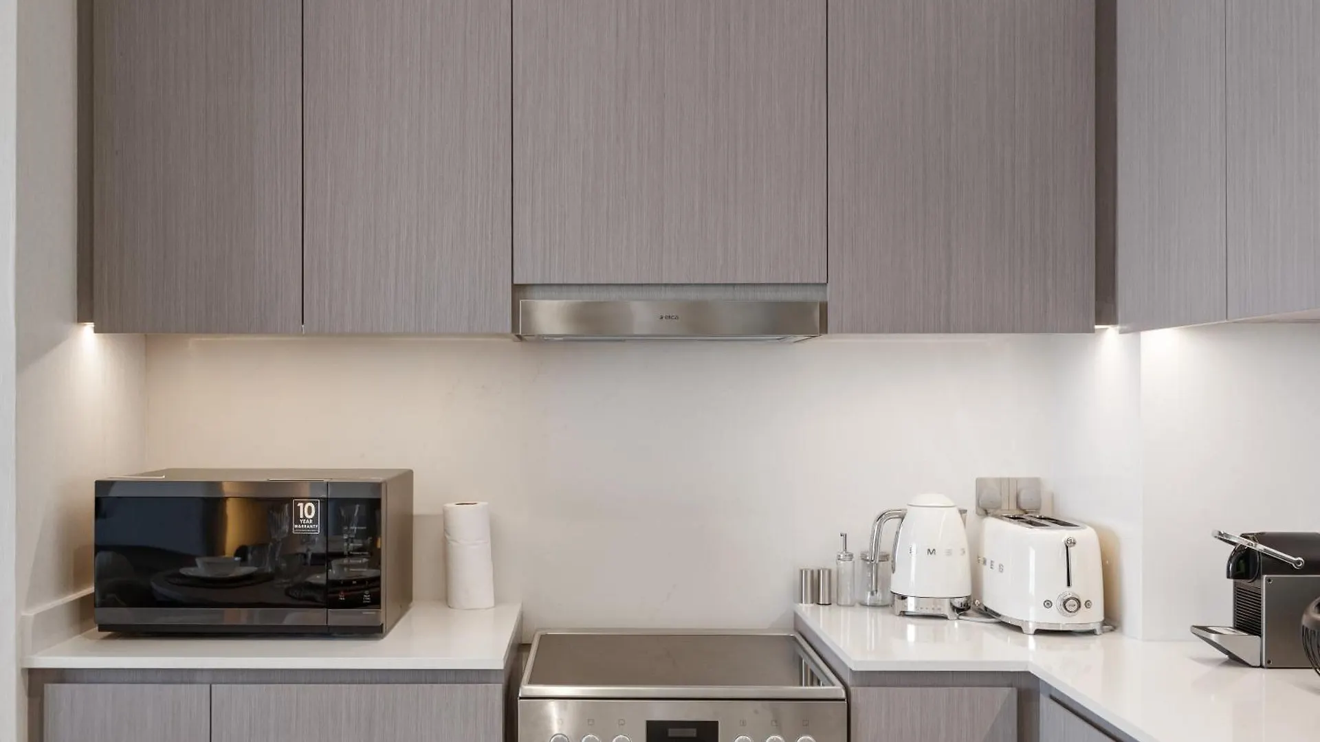 Elite Escapes - 2 Bhk Luxurious - Grande Signature Dubai