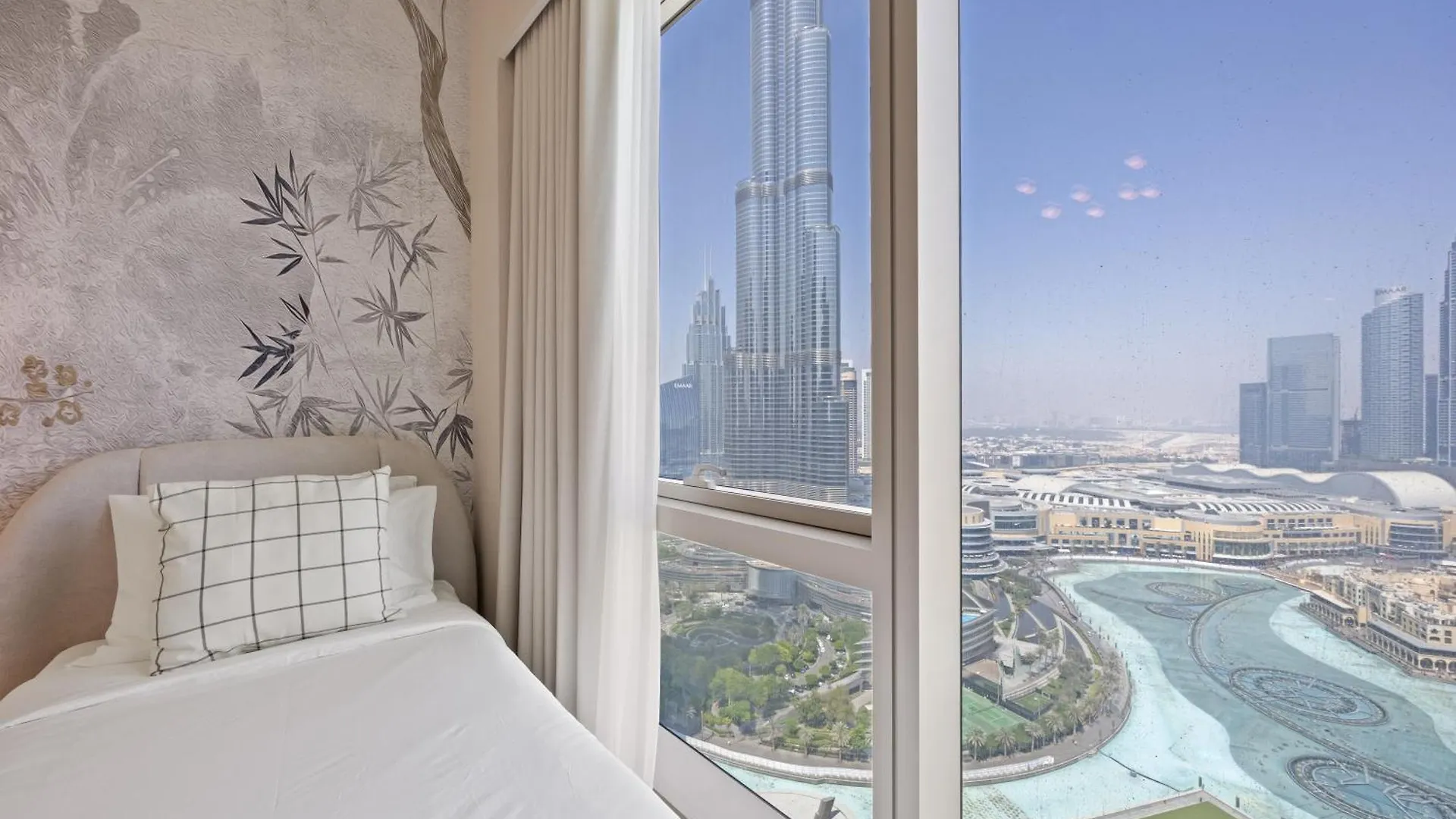 Elite Escapes - 2 Bhk Luxurious - Grande Signature Dubai 0*,  United Arab Emirates