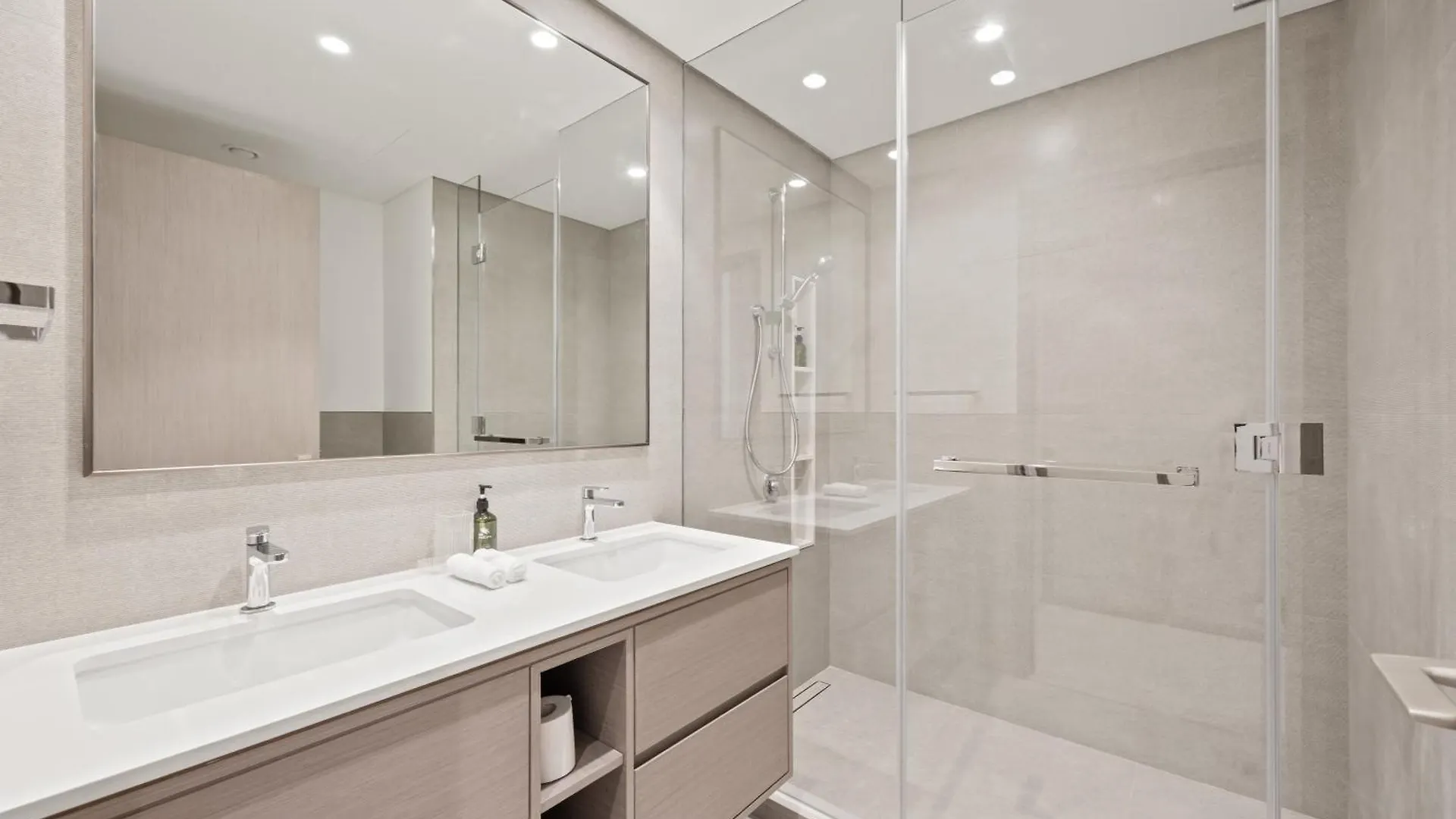Apartment Elite Escapes - 2 Bhk Luxurious - Grande Signature Dubai United Arab Emirates