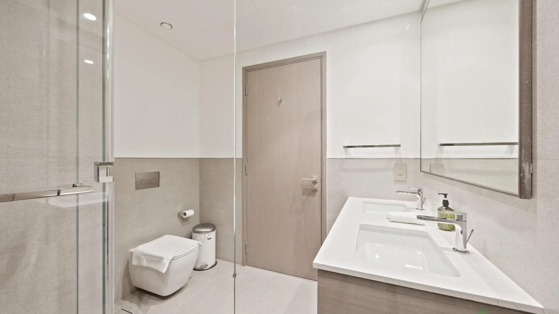 Apartment Elite Escapes - 2 Bhk Luxurious - Grande Signature Dubai