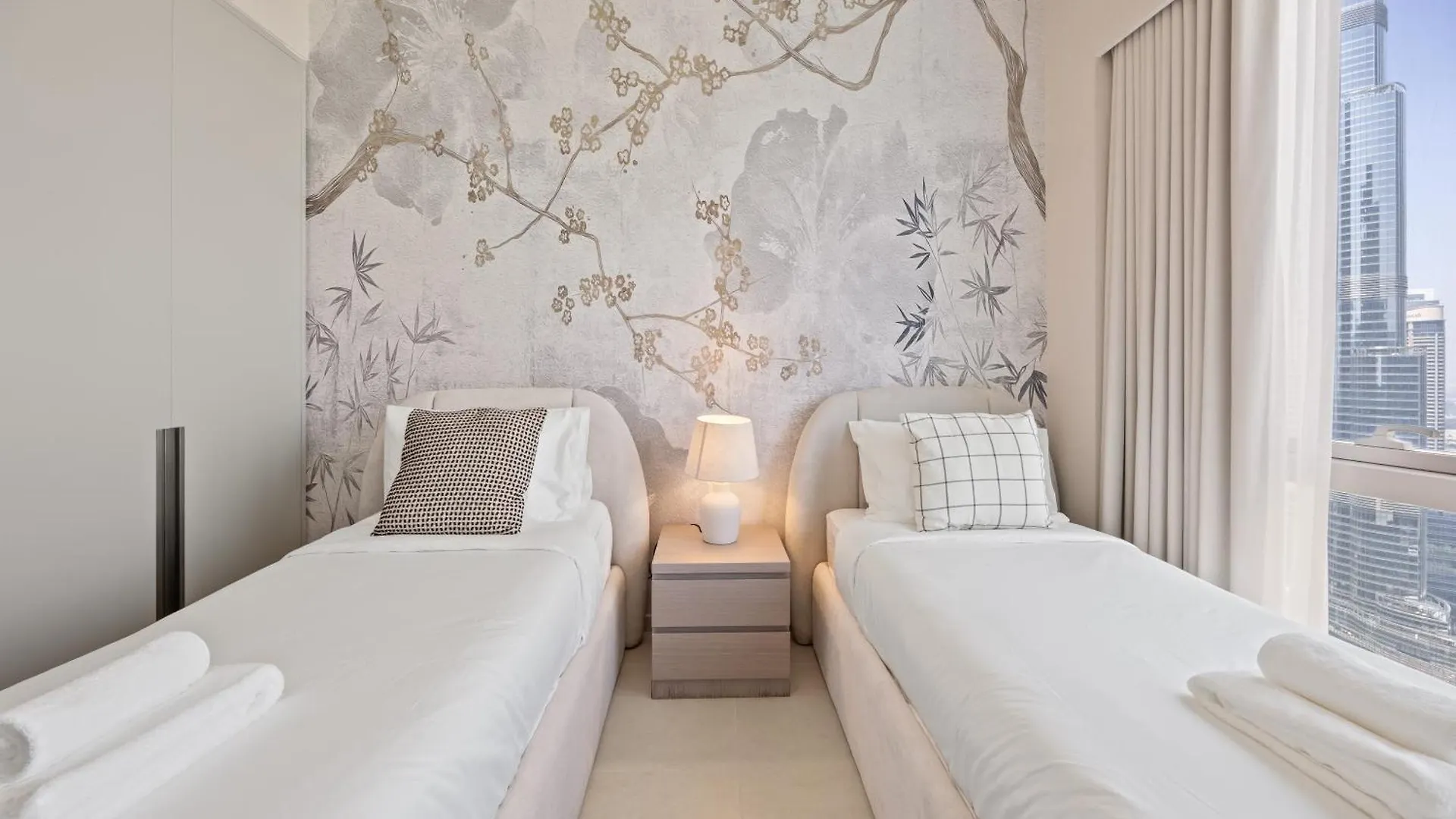 Apartment Elite Escapes - 2 Bhk Luxurious - Grande Signature Dubai