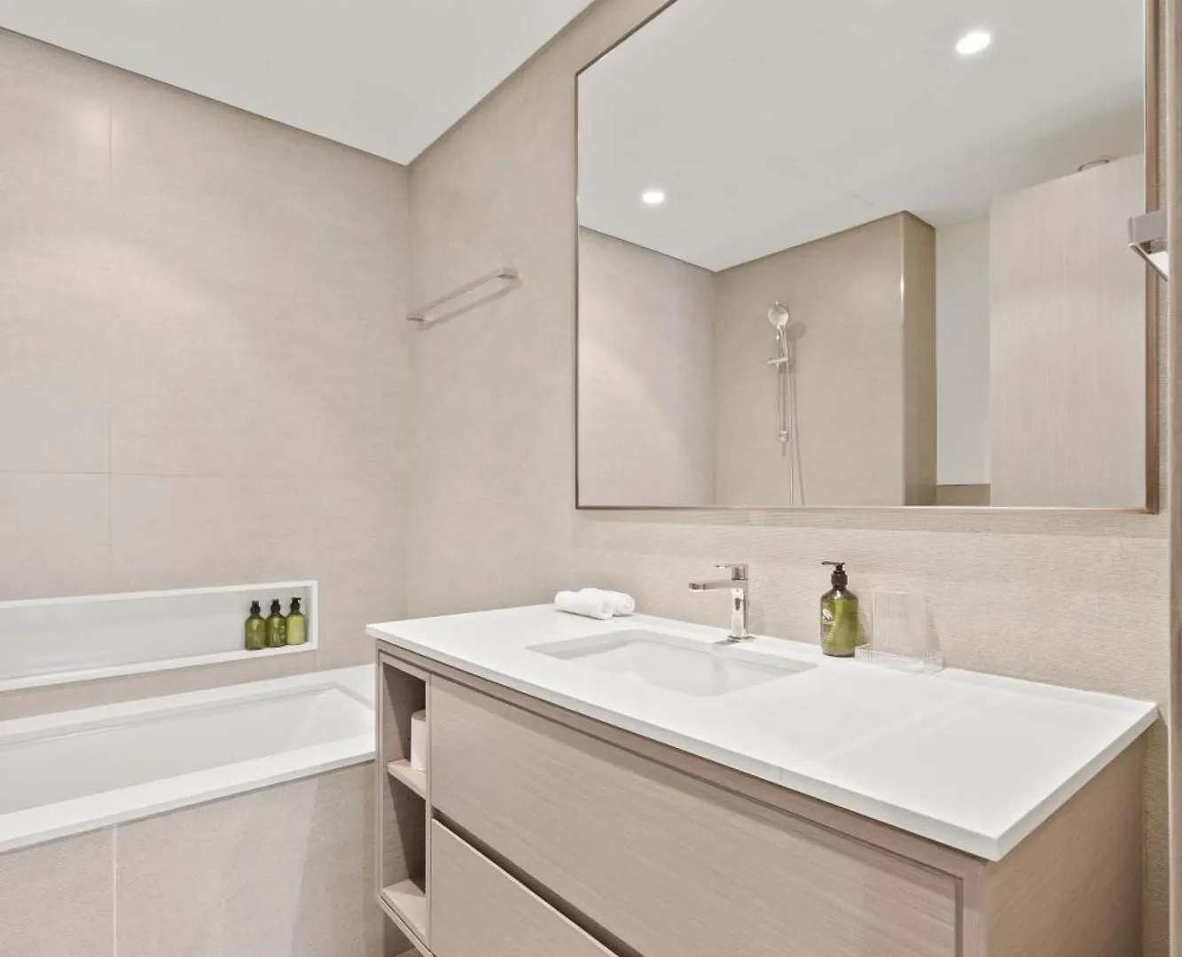 Elite Escapes - 2 Bhk Luxurious - Grande Signature Dubai United Arab Emirates